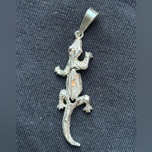 Unique Detailed Vintage Silver Articulated Gecko Lizard Reptile Pendant